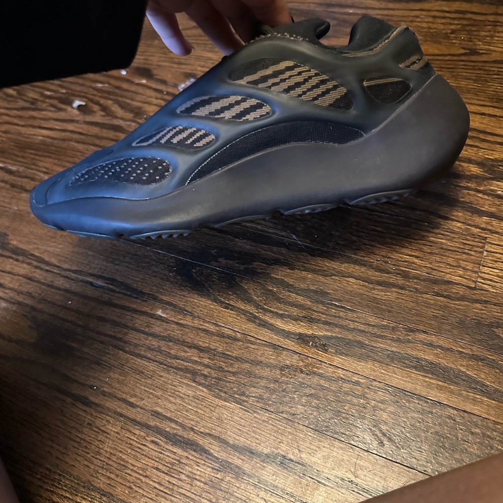 Worn once great condition black Yeezys men’s 8